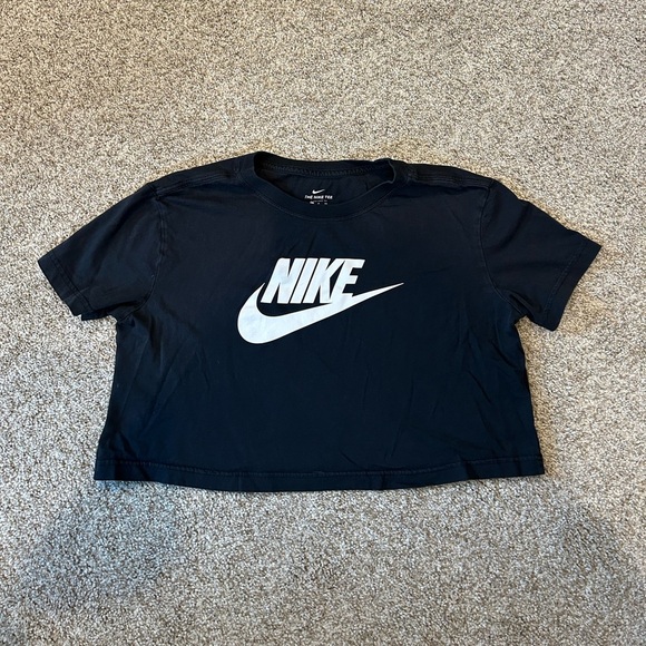 Nike Tops - The Nike Tee cropped oversized cotton short sleeve T shirt. EUC. Soft & stretchy